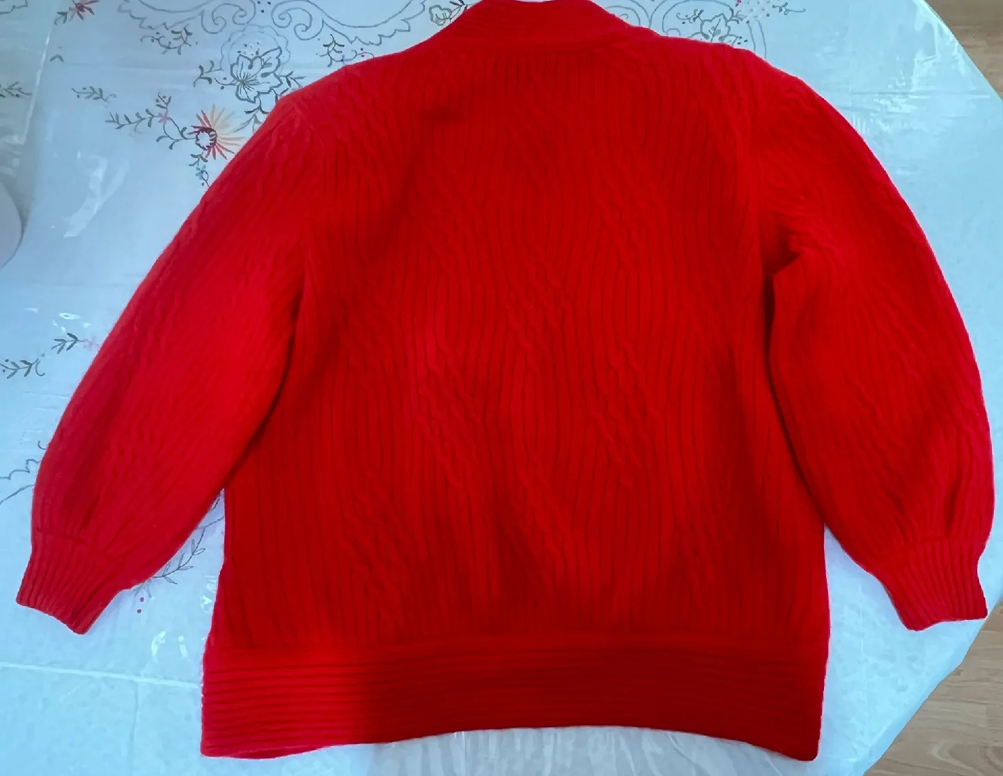 Intro Red Cardigan image indicator(2)
