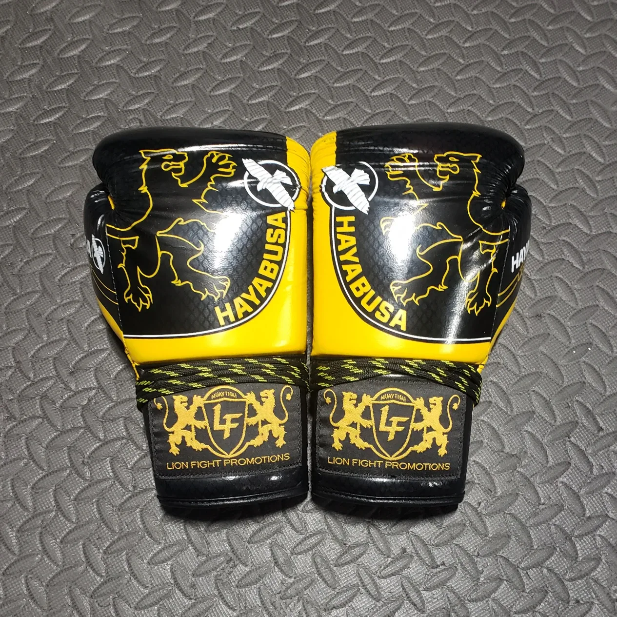 Hayabusa Lion Fight promotions limited edition Boxing Gloves thumbnail