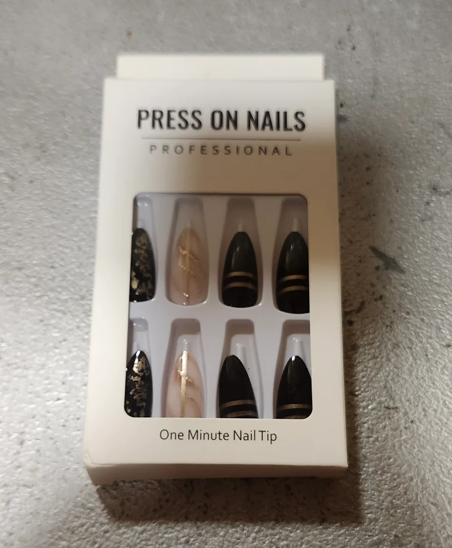 Lot of New Swag, Sassy+Chic Press On Nails image indicator(3)