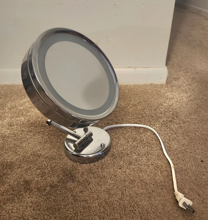 Mirrow with light thumbnail