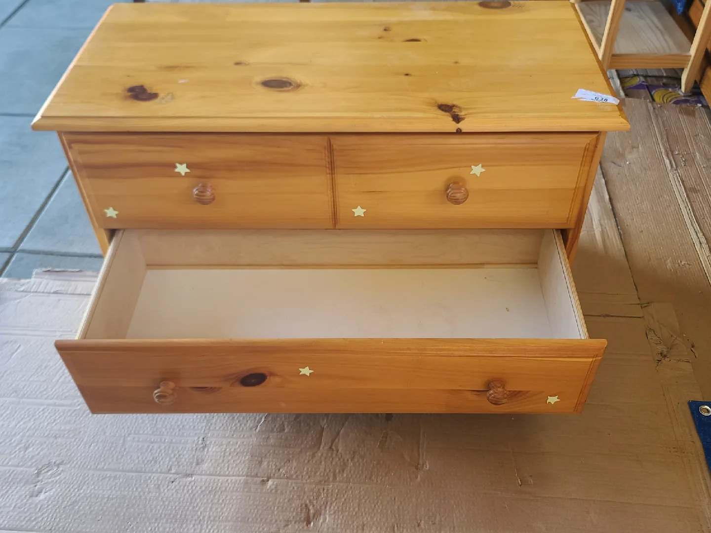 PINE STORAGE TRUNK WITH DRAWER image indicator(2)