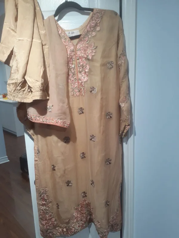 Women's Salwar Kameez Suits, Size L image indicator(8)