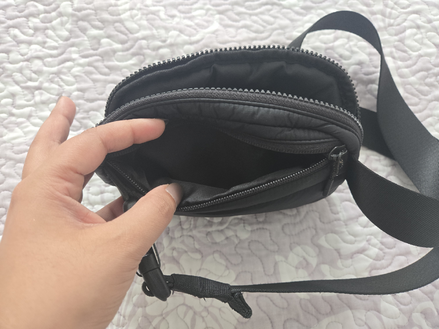 Lululemon Quilted Grid Belt Bag Black - photo 3