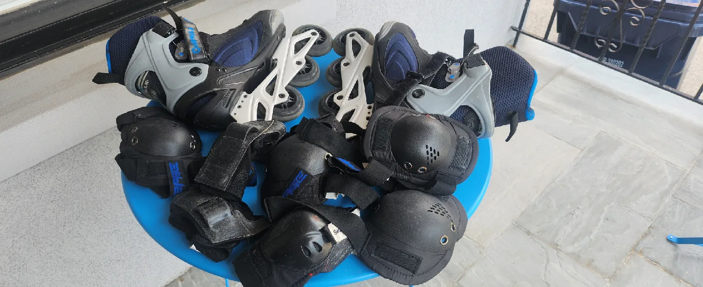 Inline Airwalk Skates with Protective Gear image indicator(3)
