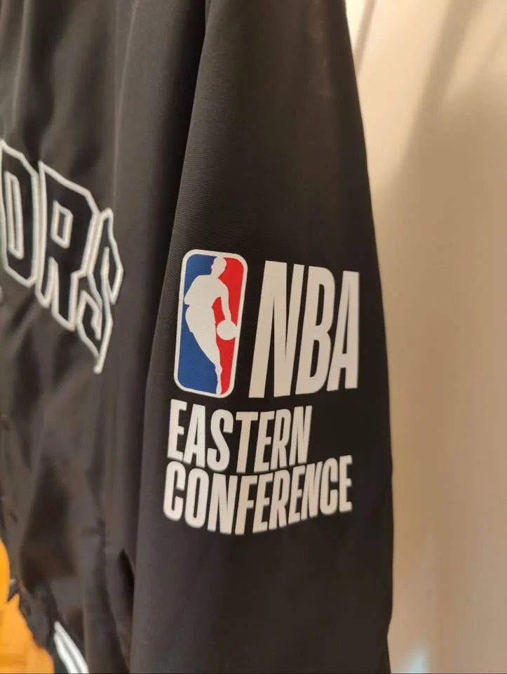 Toronto Raptors NBA Bomber Jacket - Size M image indicator(4)