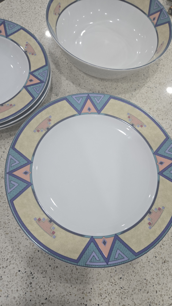 Plates and Bowls - photo 4