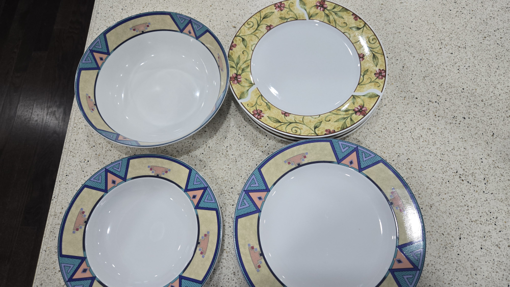 Plates and Bowls - photo 5
