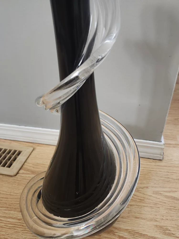 Elegant Glass Vase thumbnail