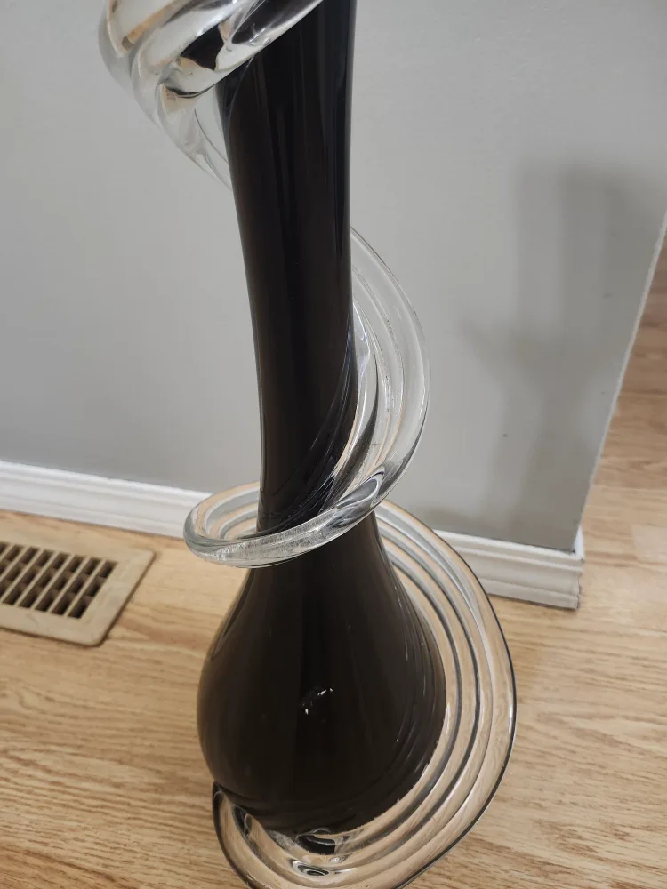 Elegant Glass Vase image indicator(2)