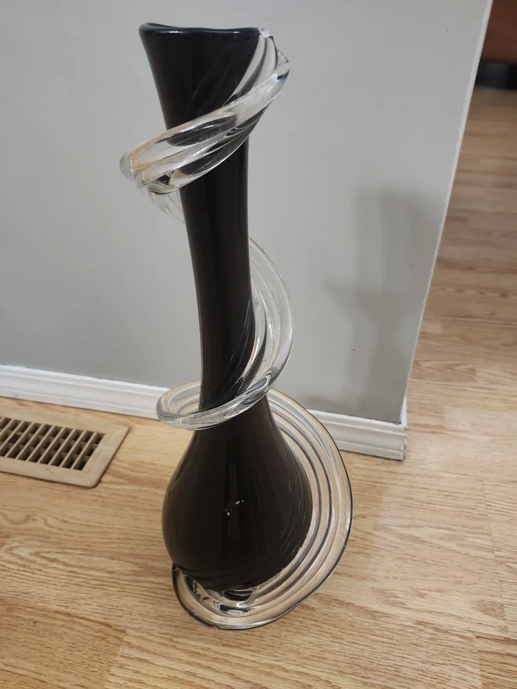 Elegant Glass Vase image indicator(3)