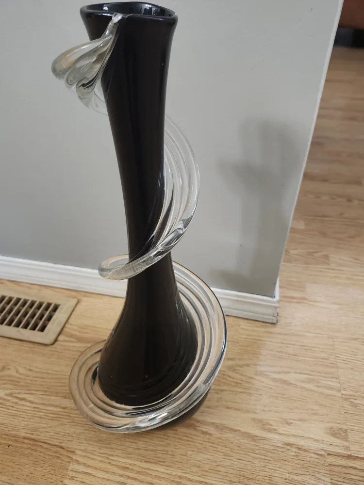 Elegant Glass Vase image indicator(4)