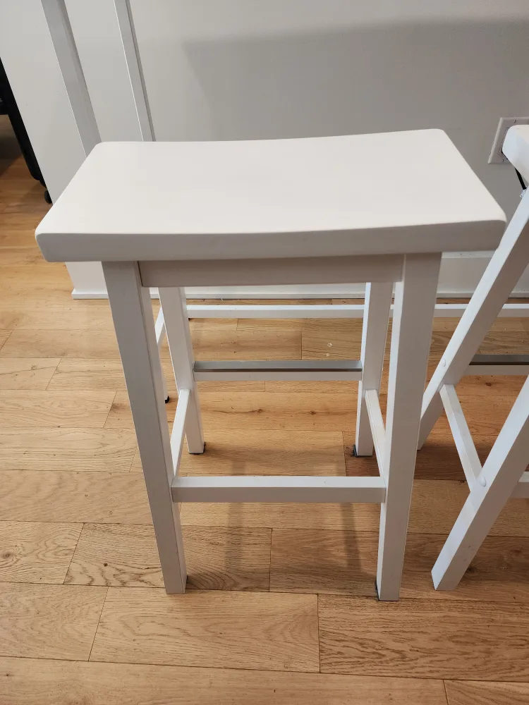 White Bar Table with 2 Stools image indicator(3)