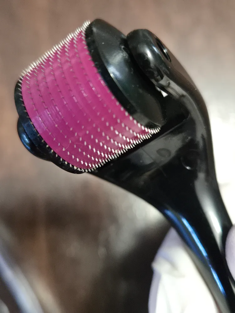 Derma Roller with Case (Never used) image indicator(3)