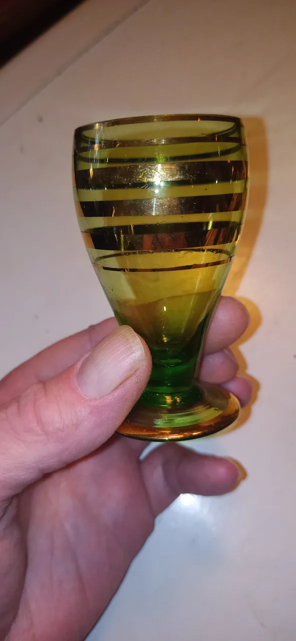 Vintage Green & Gold Glass Decanter Set image indicator(4)