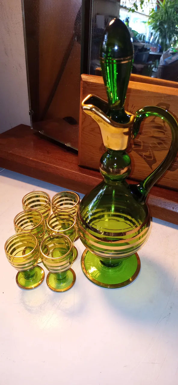 Vintage Green & Gold Glass Decanter Set image indicator(10)