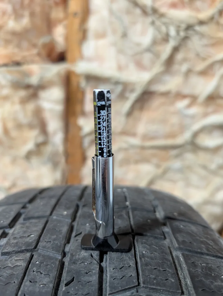 (1)-205/55R16 Winda IS66 Winter Tire image indicator(2)