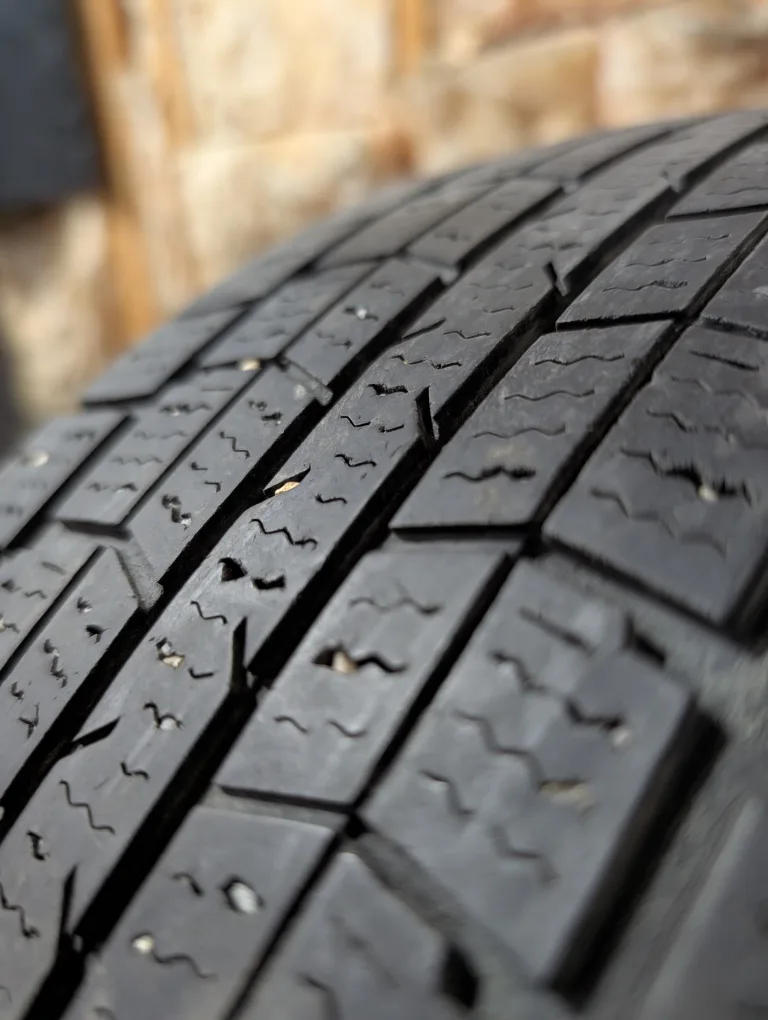 (1)-205/55R16 Winda IS66 Winter Tire image indicator(3)