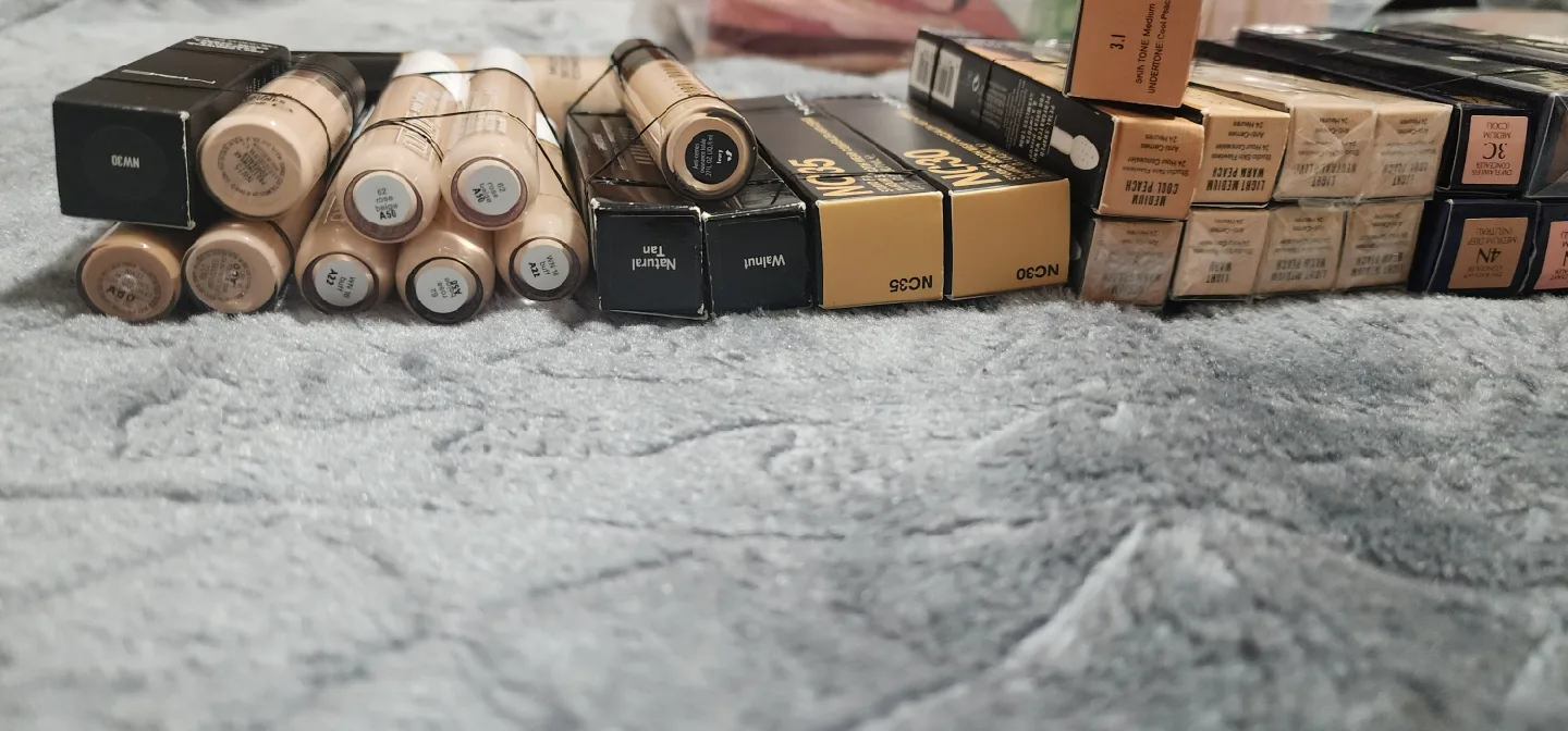 Mixed Concealers: MAC, Smashbox, Estee Lauder, Clinique, Halo image indicator(3)