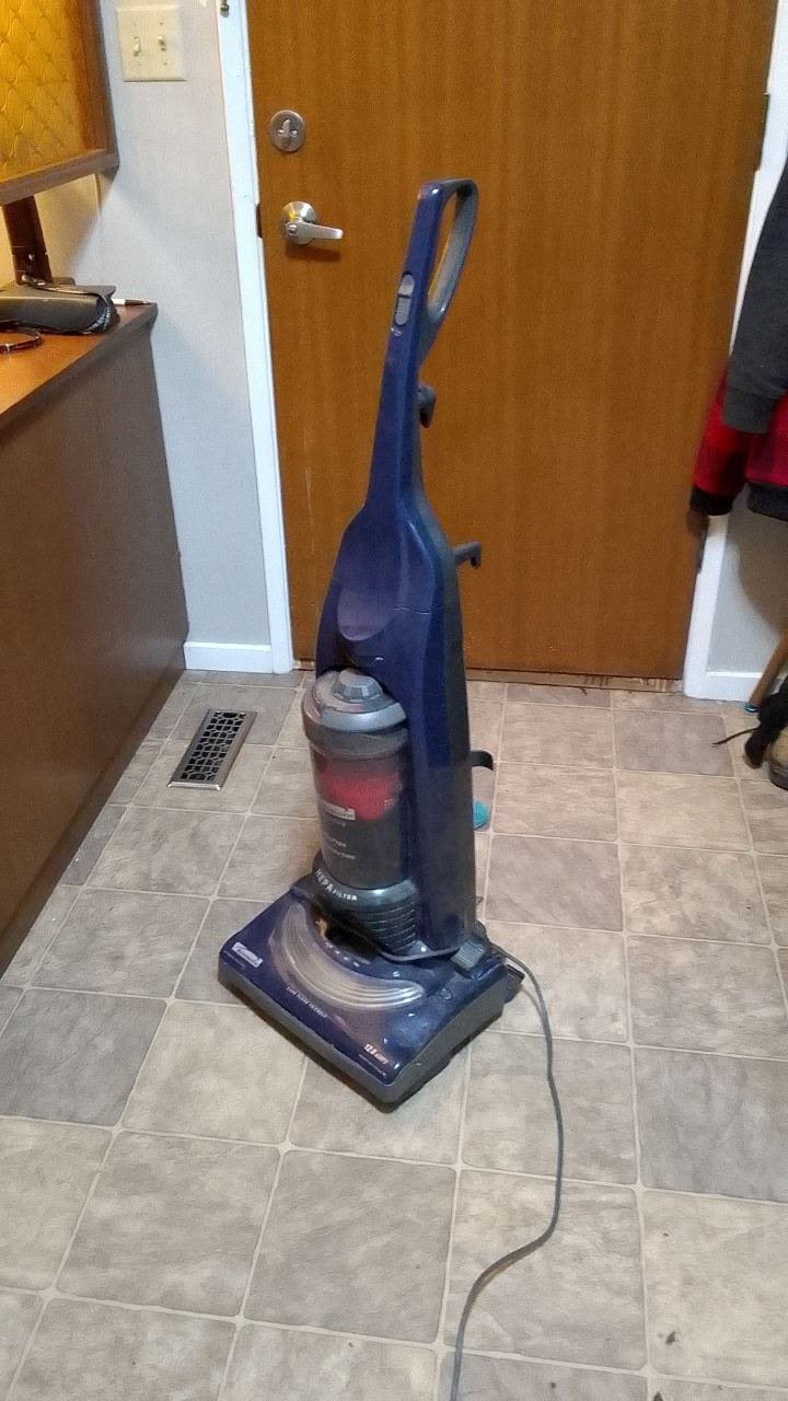 Kenmore Elegance BagFree TurboAction Vacuum - photo 4