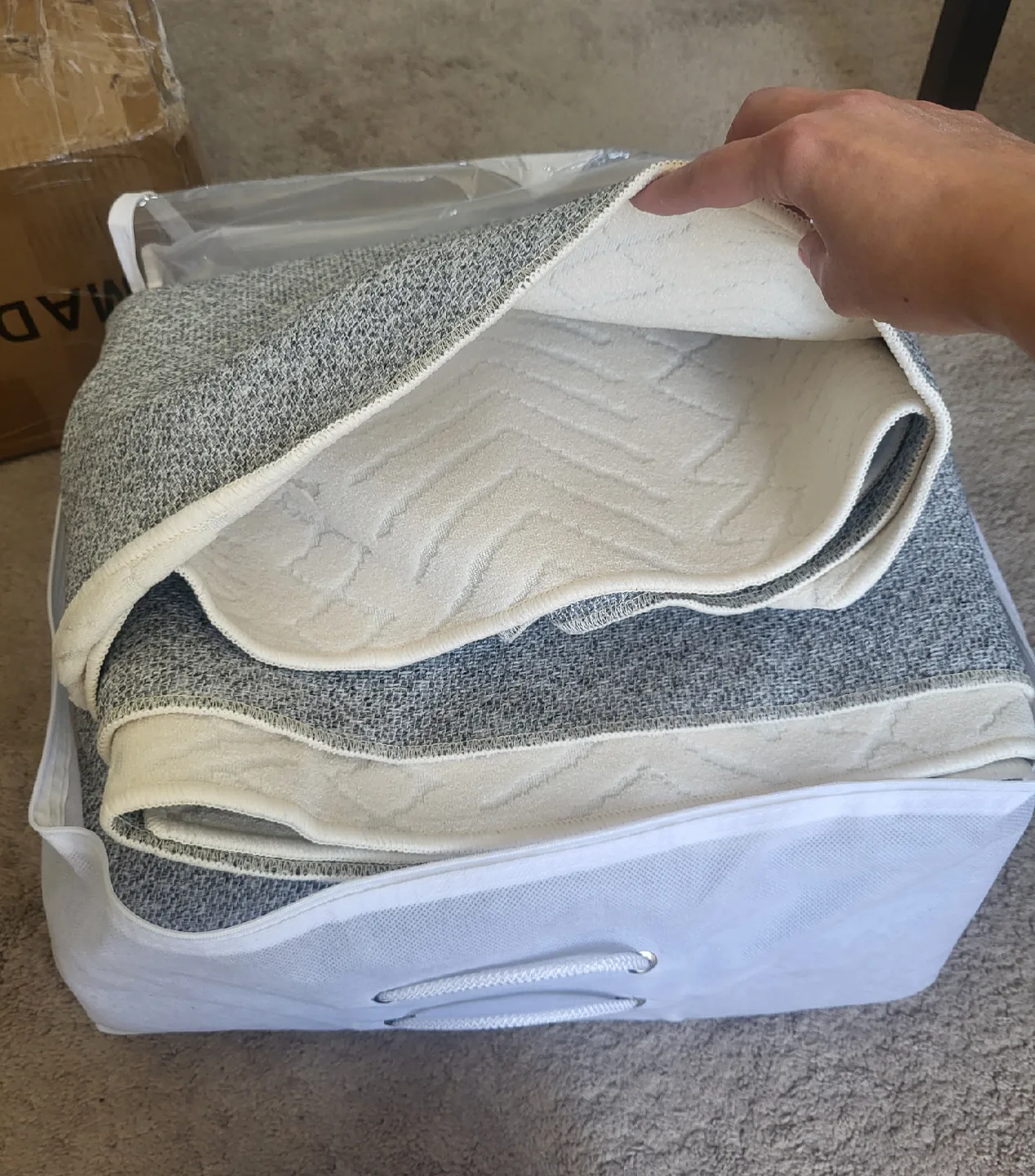 9ft X 12ft textured boho area rug (Brand new) image indicator(2)