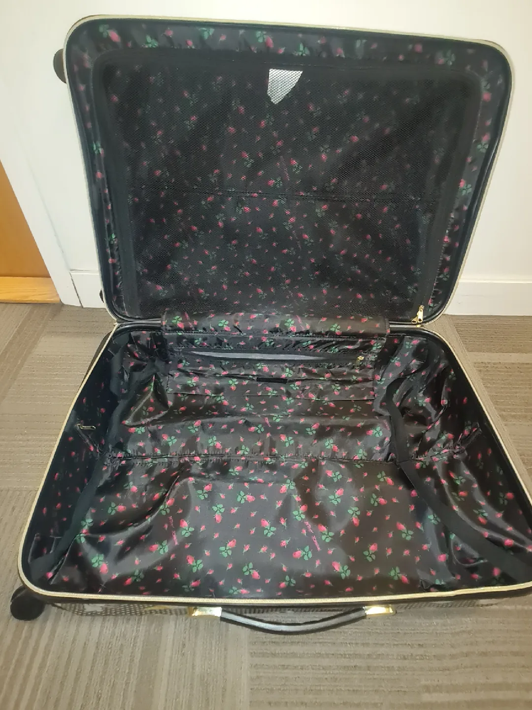 🎀Large Betsey Johnson Emoji Rolling Luggage 😍 image indicator(4)