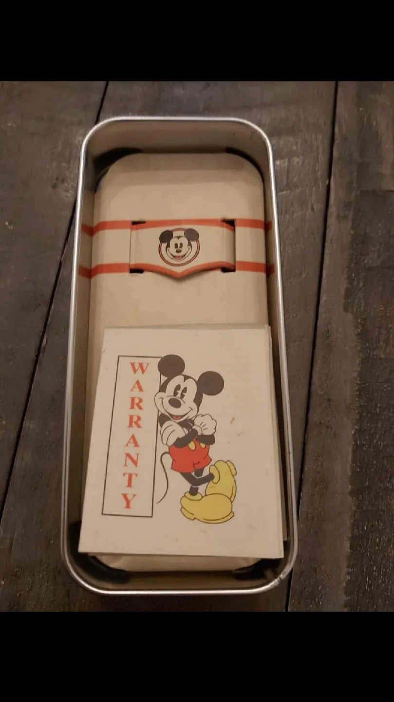 Beautiful womens Mickey Mouse watch image indicator(3)