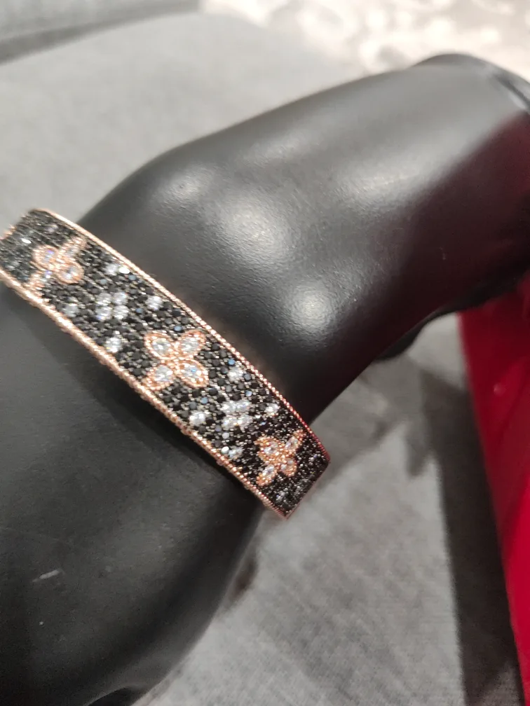 Rose Gold & Black Floral Bracelet image indicator(3)