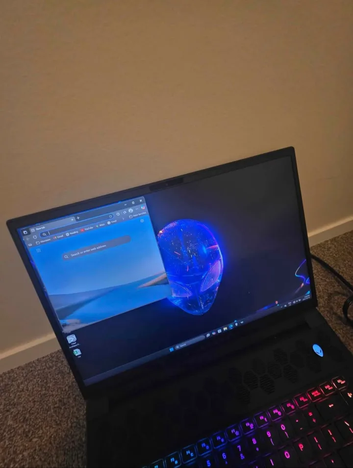 Alienware m16 R1 Gaming Laptop - Excellent Condition image indicator(5)