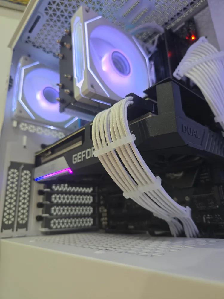 White Gaming PC | rtx 3070 i7 Corsair image indicator(2)