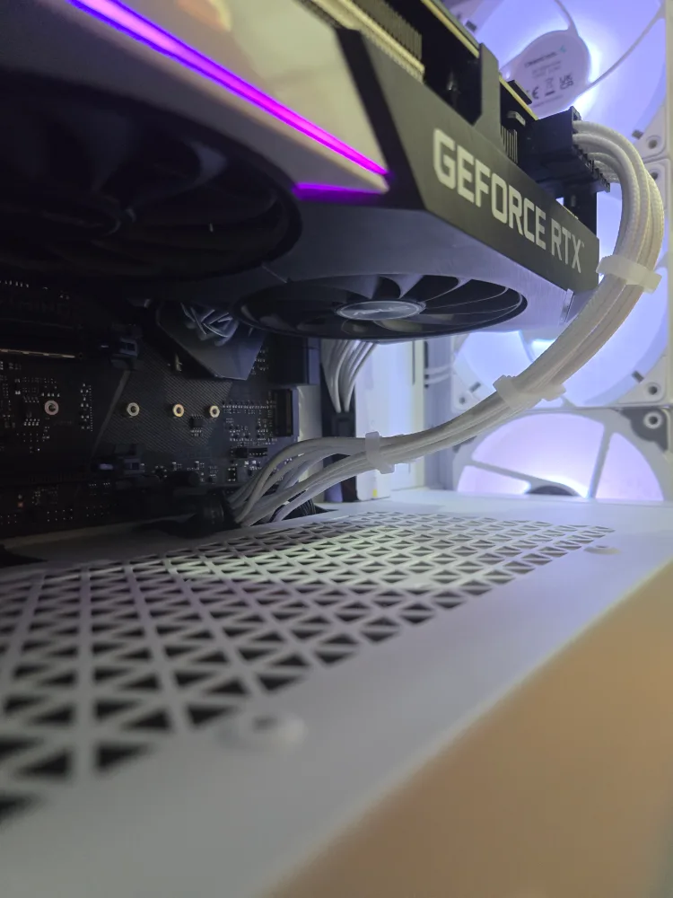 White Gaming PC | rtx 3070 i7 Corsair image indicator(3)