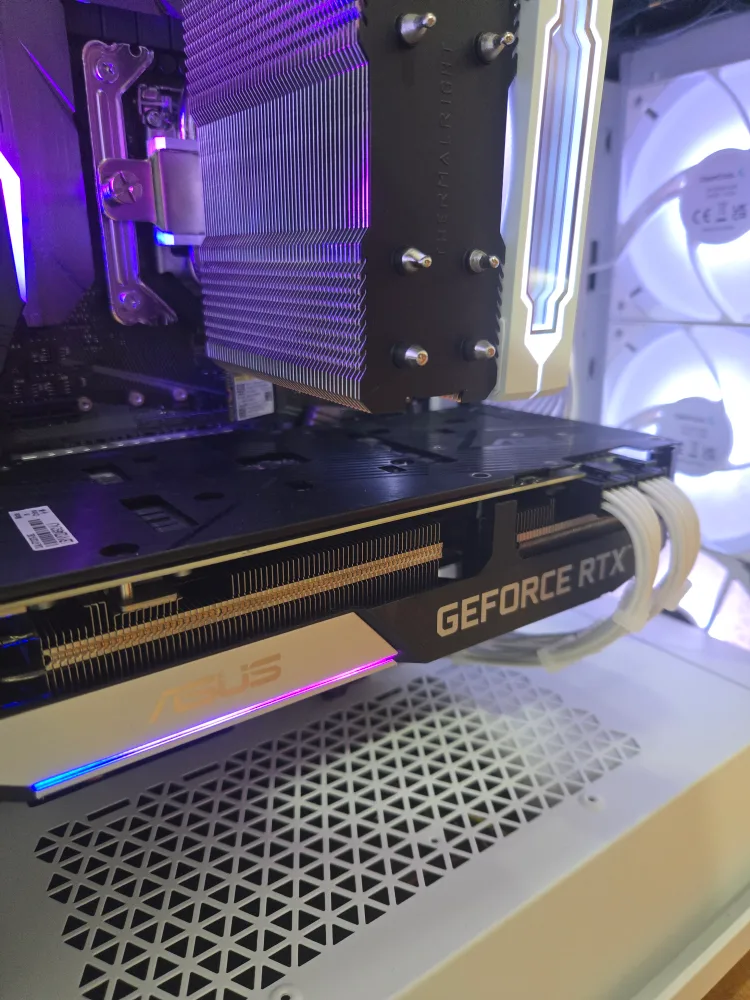 White Gaming PC | rtx 3070 i7 Corsair image indicator(4)