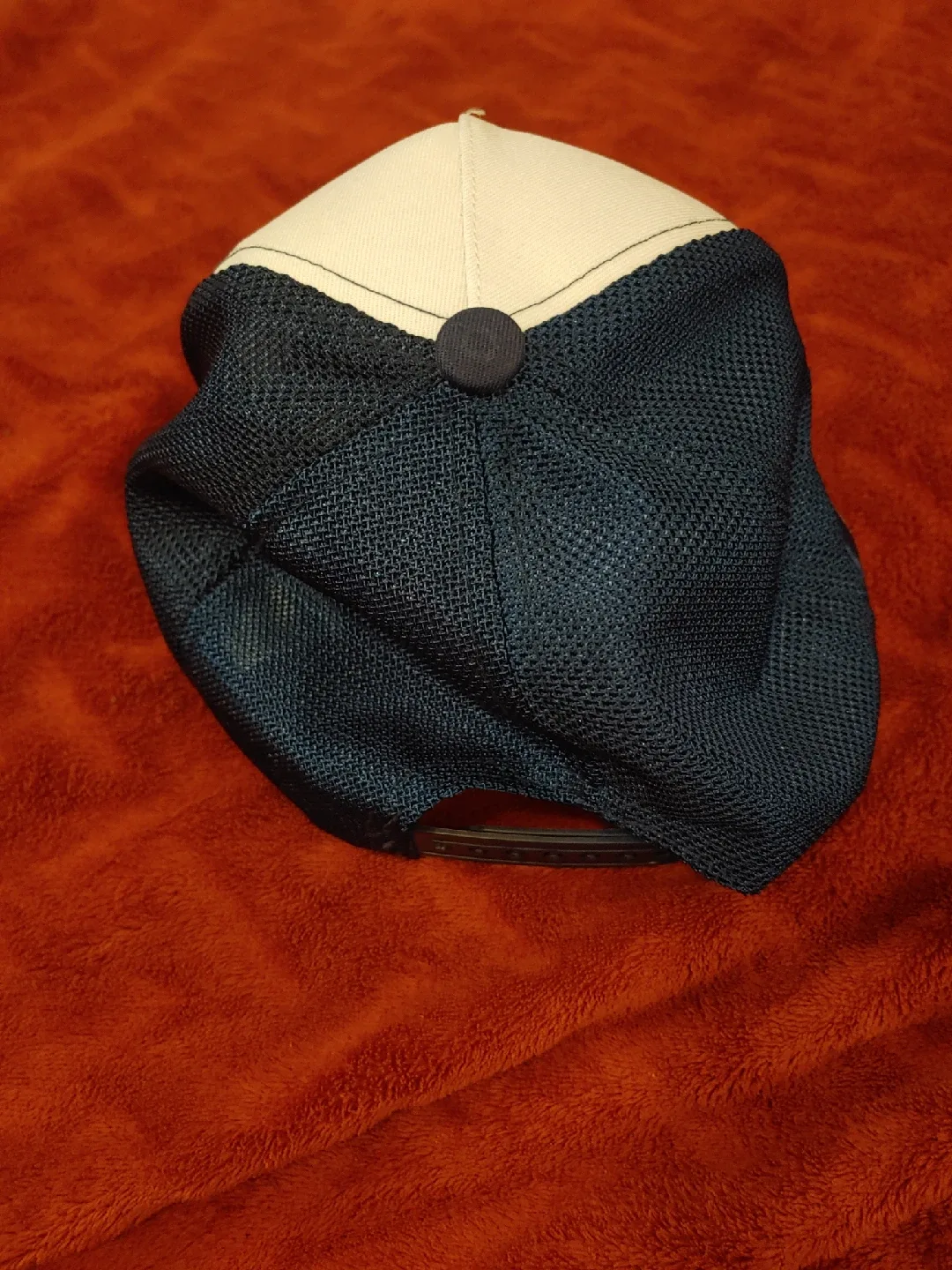 Yankees MLB Coors Light Adjustable Cap image indicator(2)