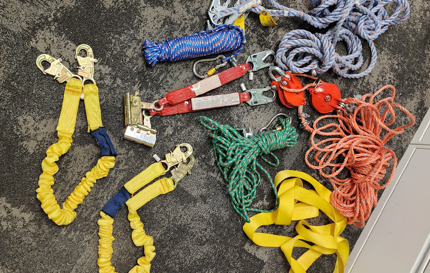 Full Body Harness, Lanyards, rope Grabs, and life lines - photo 4