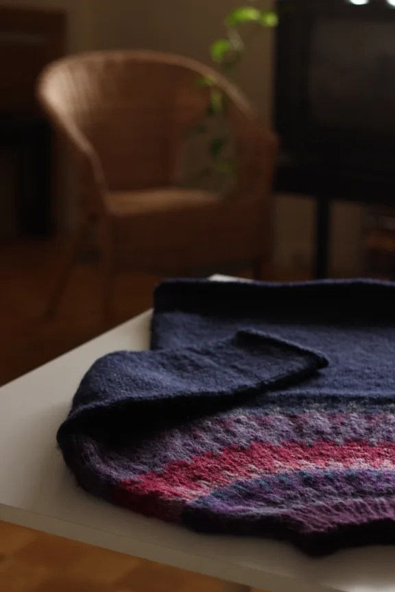 Handknit Icelandic Lopi sweater (Pure Wool) : As New! 🧶 image indicator(3)