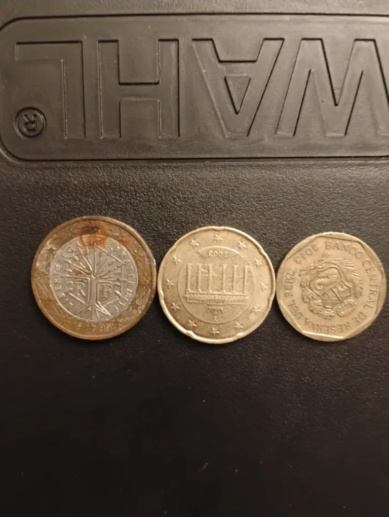 collection of coins /eight different coins image indicator(7)