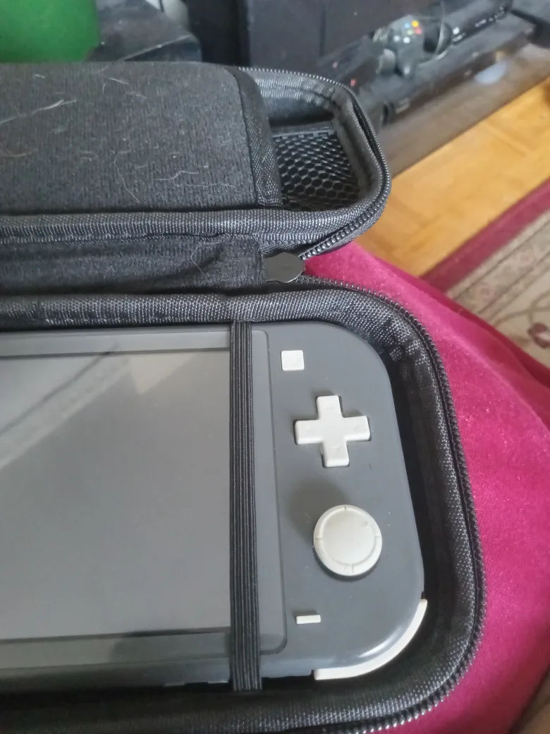 Nintendo Switch Lite Grey with Case image indicator(3)