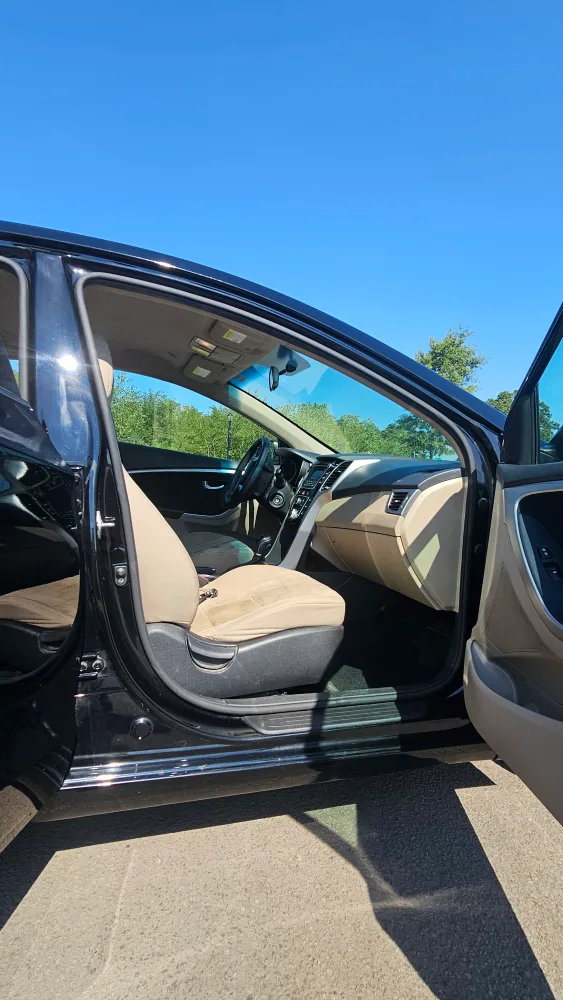 Hyundai Elantra GT 2016 - Black Hatchback image indicator(8)