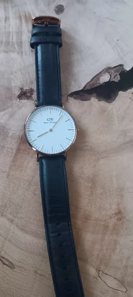 Daniel Wellington Watch, Black Leather Strap image indicator(3)