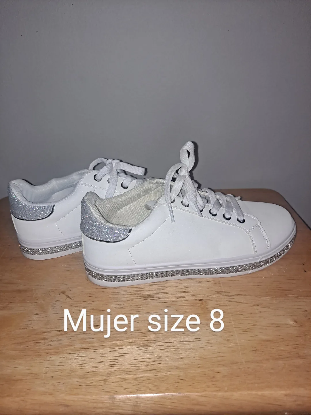Mujer White Sneakers - Size 8 thumbnail