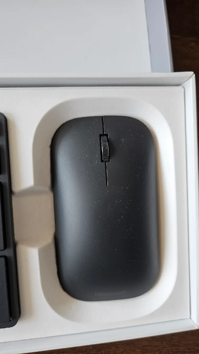 Microsoft Surface Keyboard and Mouse - Black image indicator(2)