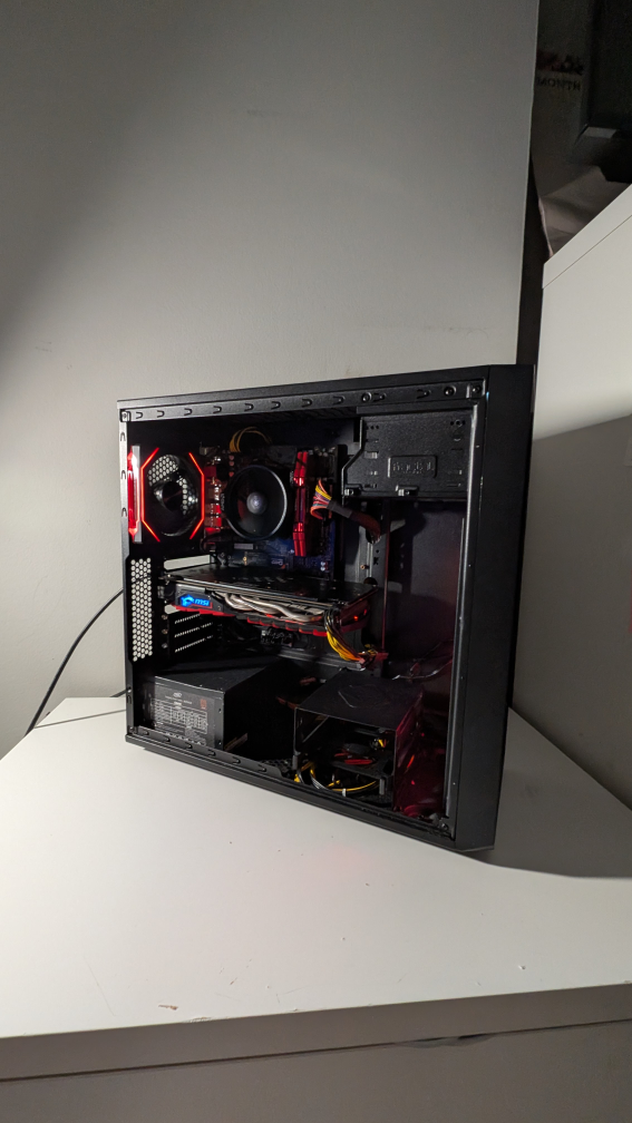 Gaming PC - Ryzen 5 2400g, RX 580, 16 Gb ram, 512gb SSD.