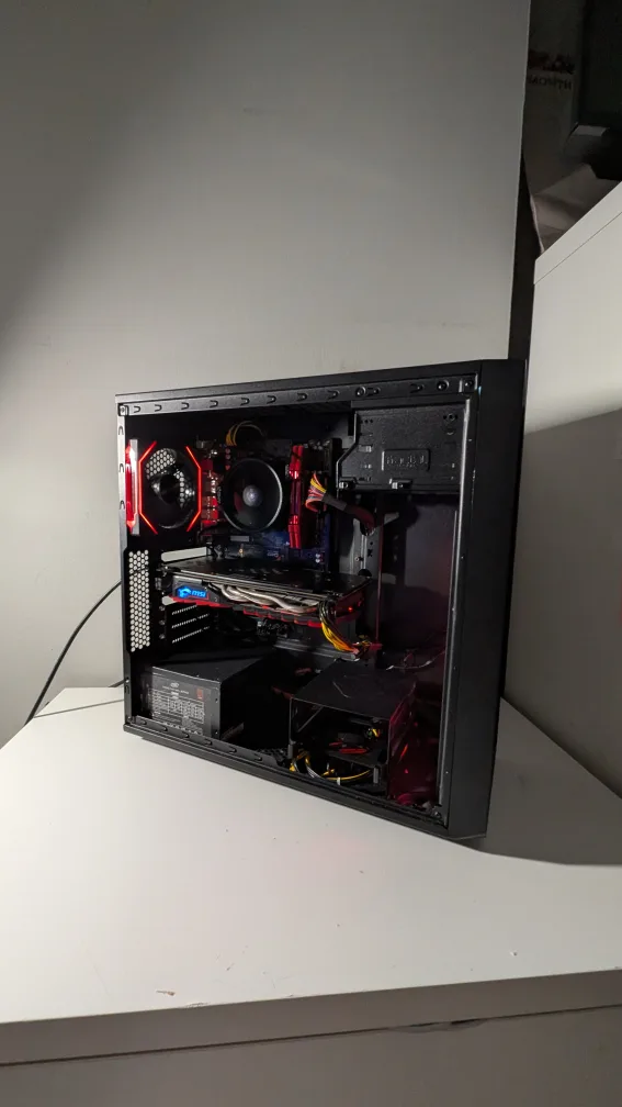Gaming PC - Ryzen 5 2400g, RX 580, 16 Gb ram, 512gb SSD. thumbnail