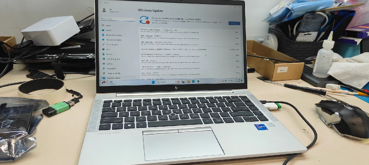 HP EliteBook Laptop image indicator(3)