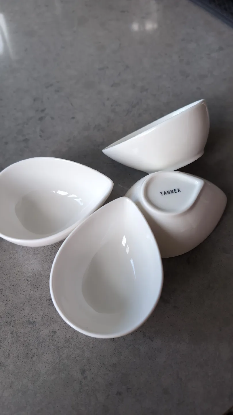 Tannex White Ceramic Leaf Bowls (Set of 4) image indicator(2)