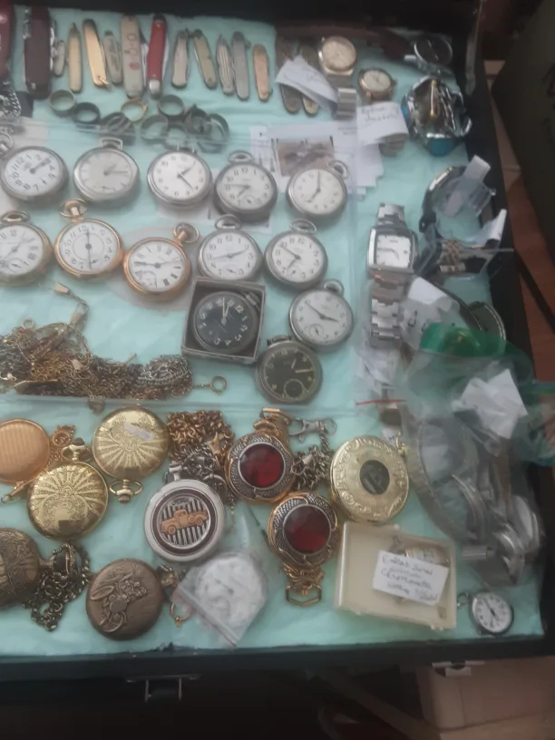 selling my collection of pocket watches image indicator(4)