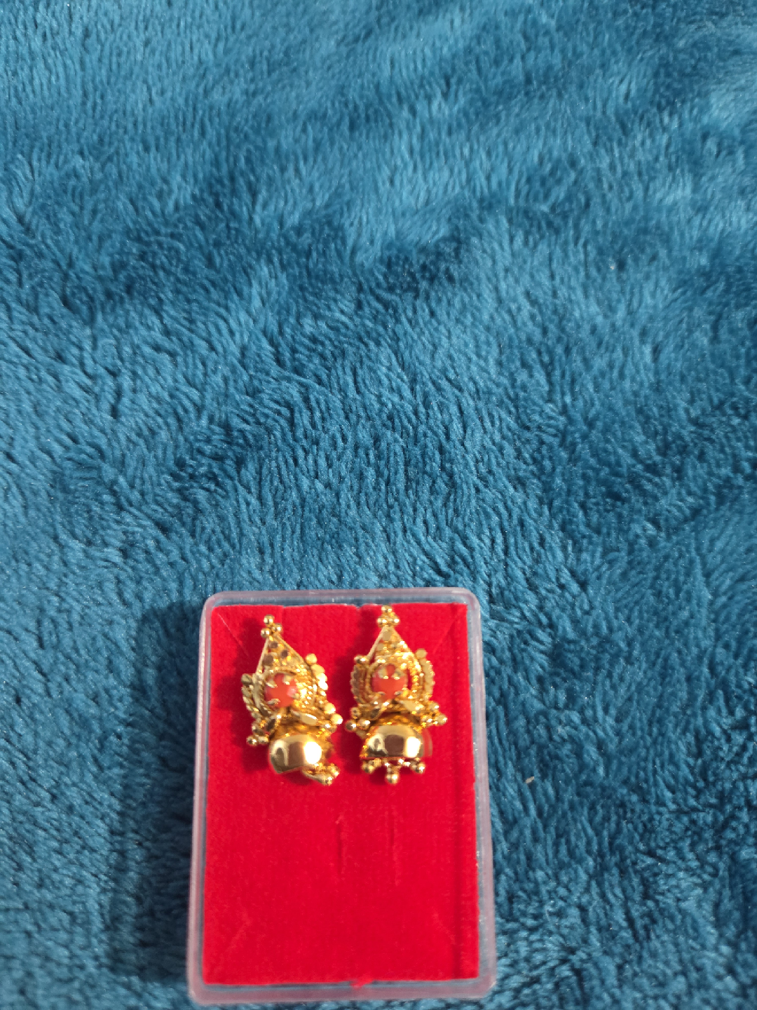 Gold tone  Earrings