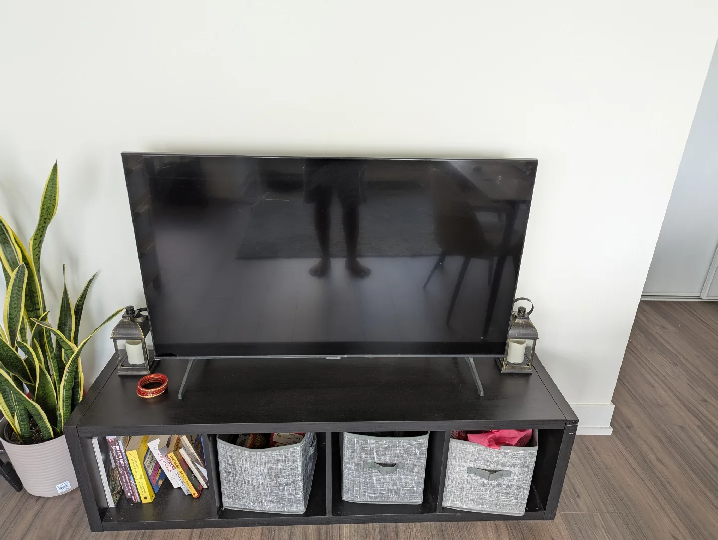Samsung TV with  IKEA tv stand image indicator(2)