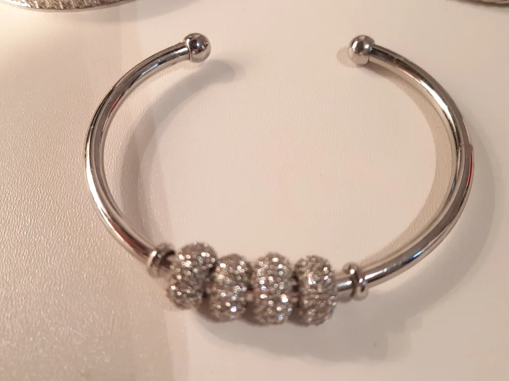 Set of 3 Silver Bracelets image indicator(6)