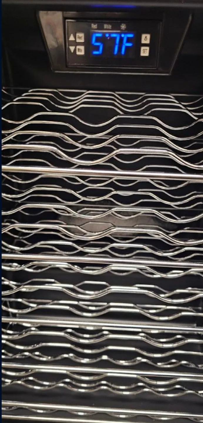 52 Bottle Magic Chef MCWC58DBST Wine Cooler image indicator(5)