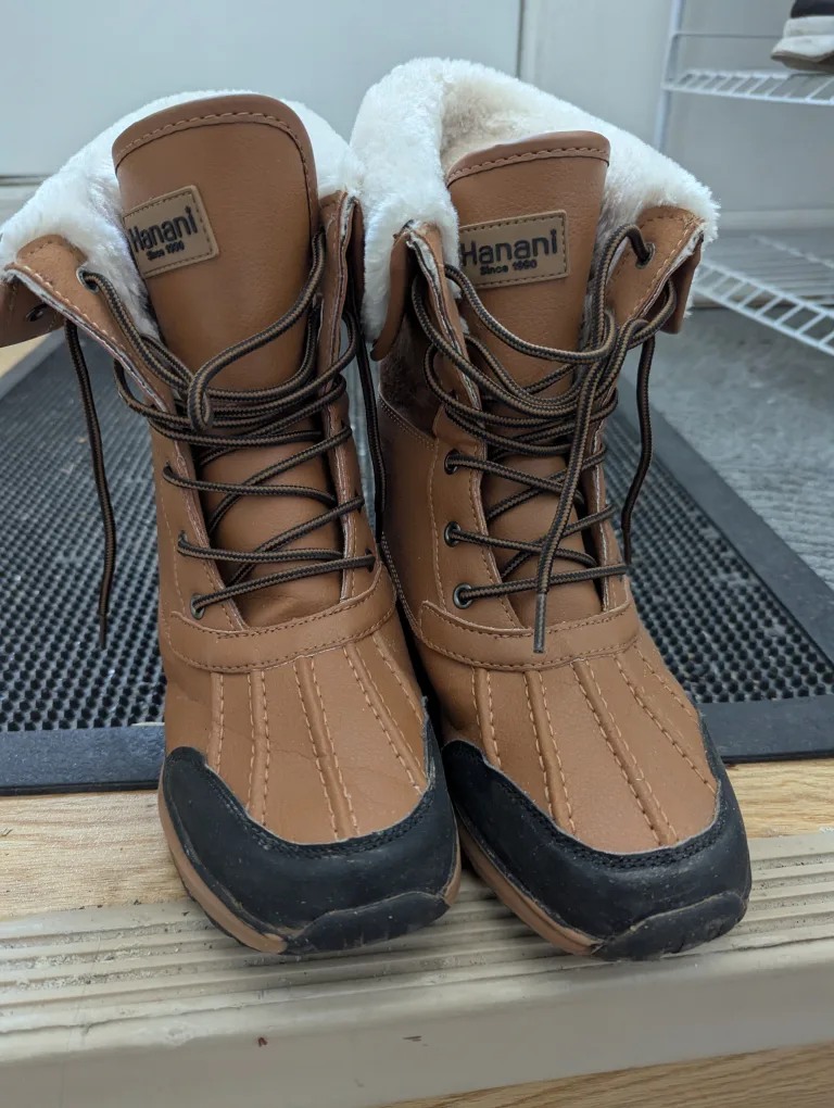 Hanani Tan Winter Boots thumbnail